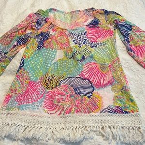Lilly Pulitzer top ladies size Medium. Can be off shoulder if you like.